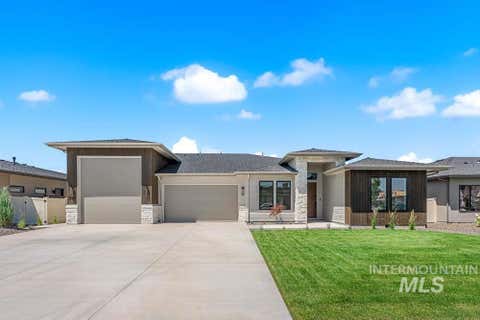 Photo of 627 N Creekwater Ave, Eagle, ID 83616 (MLS # 98993337)