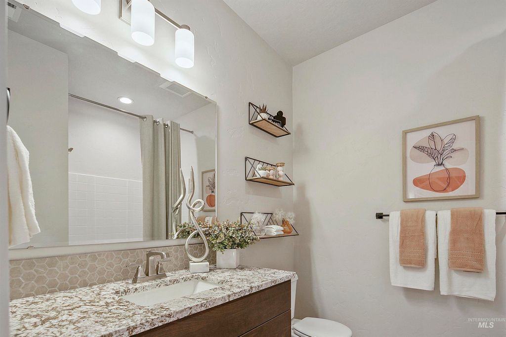 Photo of 1588 SW Silverstone Ave, Mountain Home, ID 83647 (MLS # 98955146)