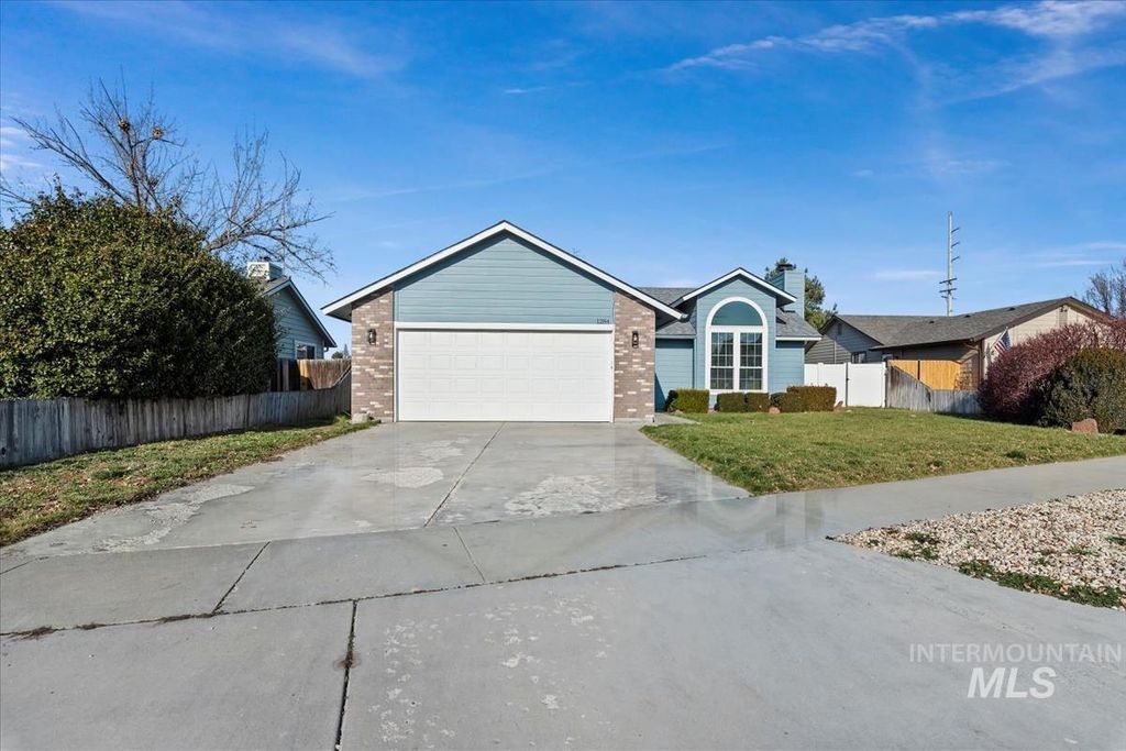 Photo of 1284 W Crest Wood Dr, Meridian, ID 83642 (MLS # 98972193)