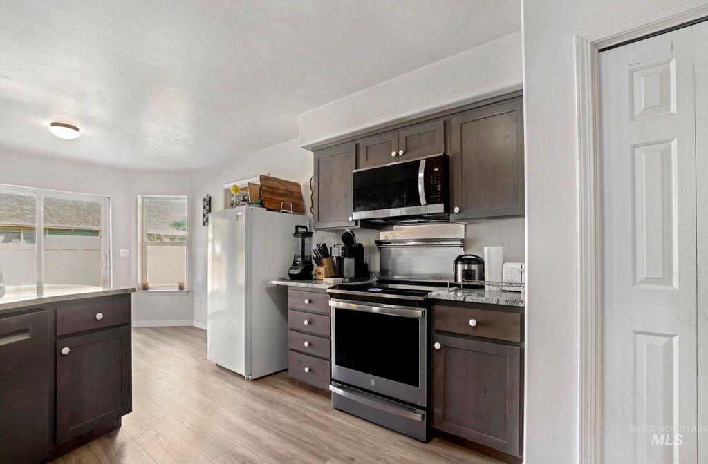 Photo of 439 Meadowview Lane, Twin Falls, ID 83301 (MLS # 98984092)