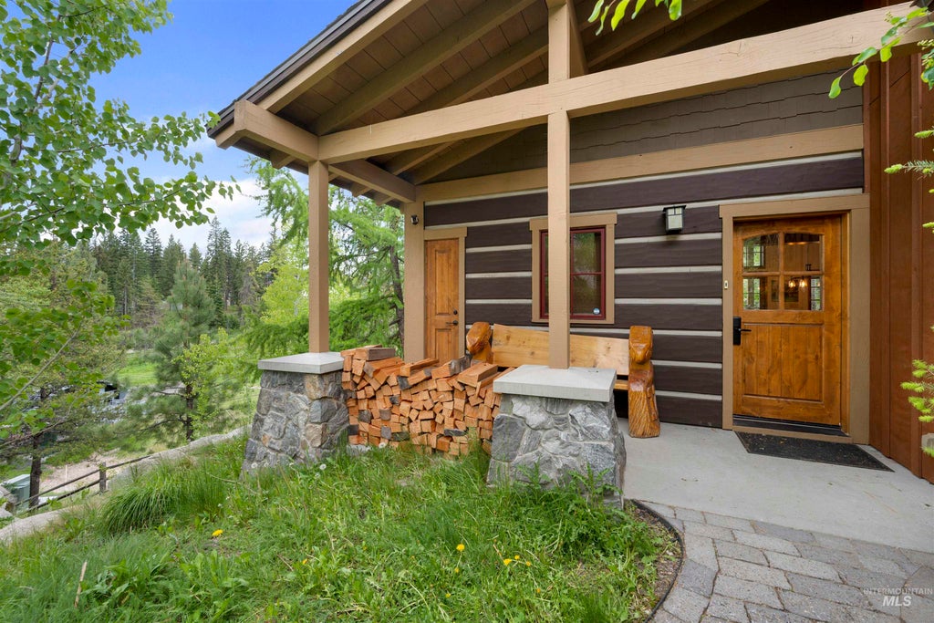 Photo of 55 Golden Bar Court, Donnelly, ID 83615 (MLS # 98998914)