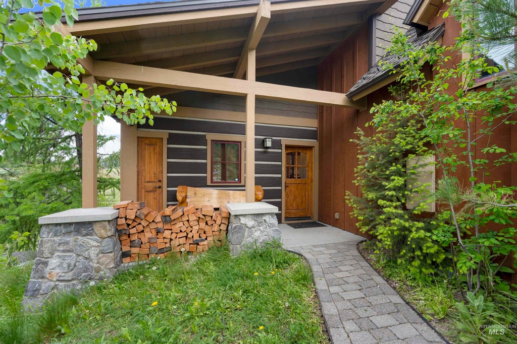 Photo of 55 Golden Bar Court, Donnelly, ID 83615 (MLS # 98998914)