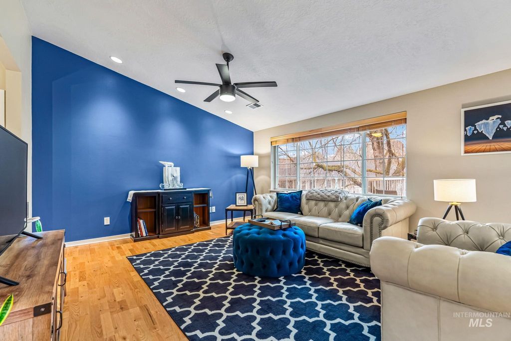 Photo of 233 W Village Ln, Boise, ID 83702 (MLS # 98976105)