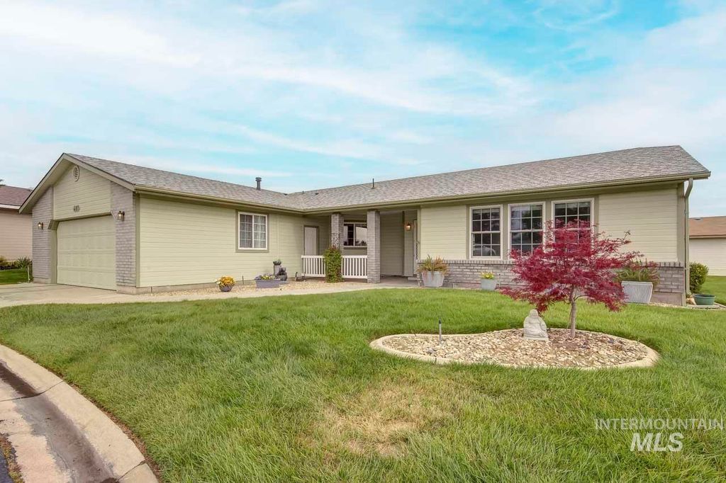 Photo of 1100 Burnett Dr #401, Nampa, ID 83651 (MLS # 98989445)