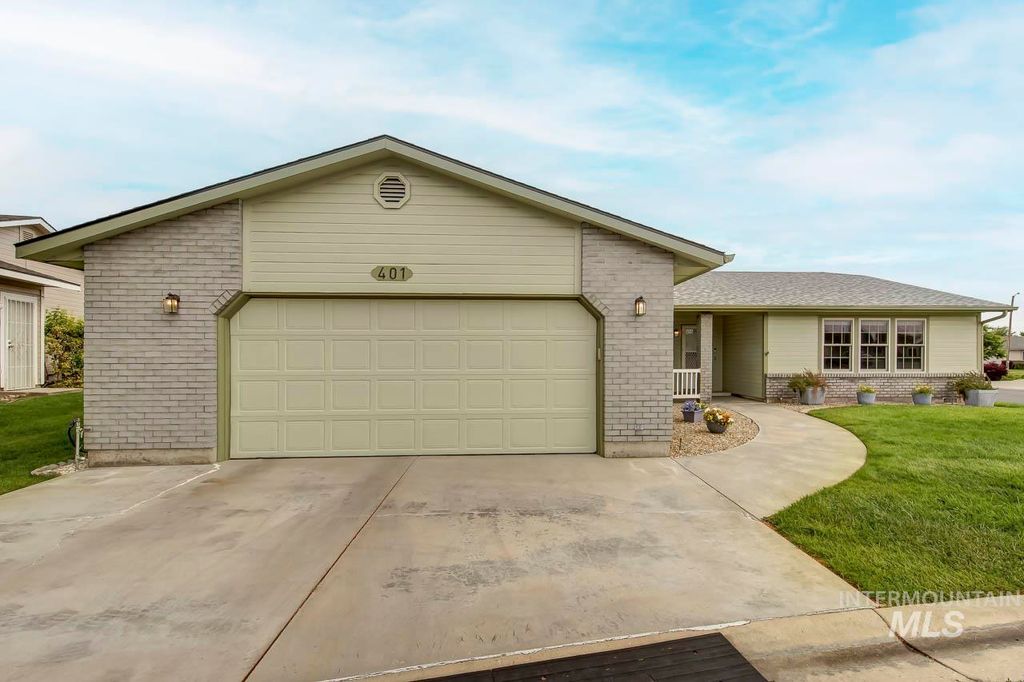 Photo of 1100 Burnett Dr #401, Nampa, ID 83651 (MLS # 98989445)