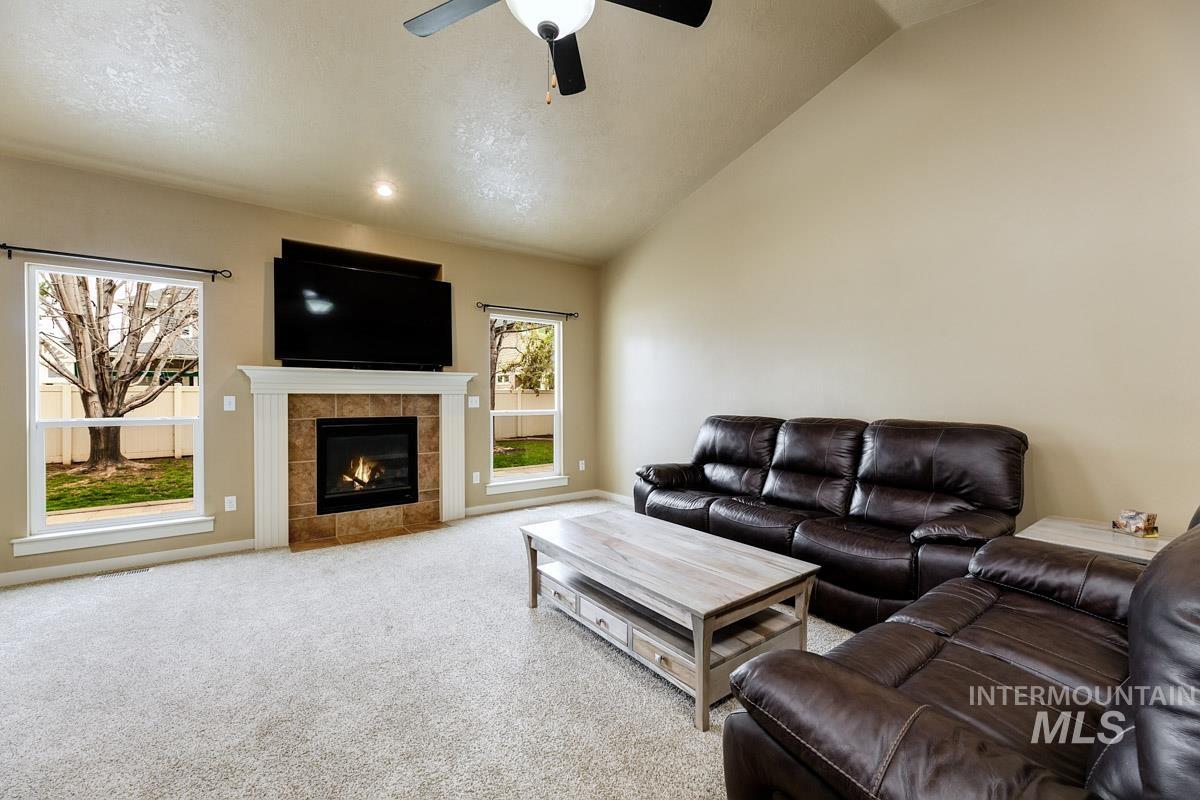 2512 N Tweedbrook Avenue