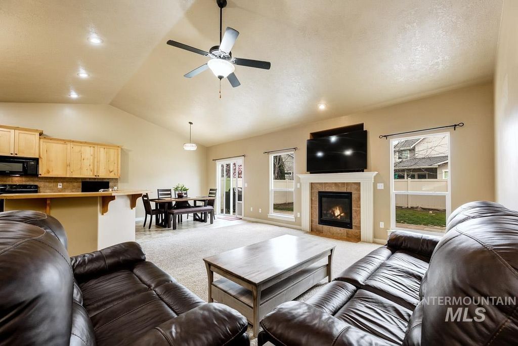 Photo of 2512 N Tweedbrook Avenue, Meridian, ID 83646 (MLS # 98980500)