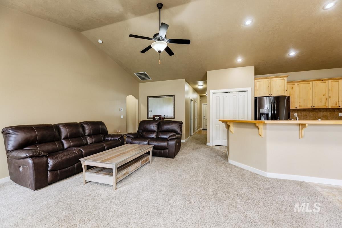 2512 N Tweedbrook Avenue