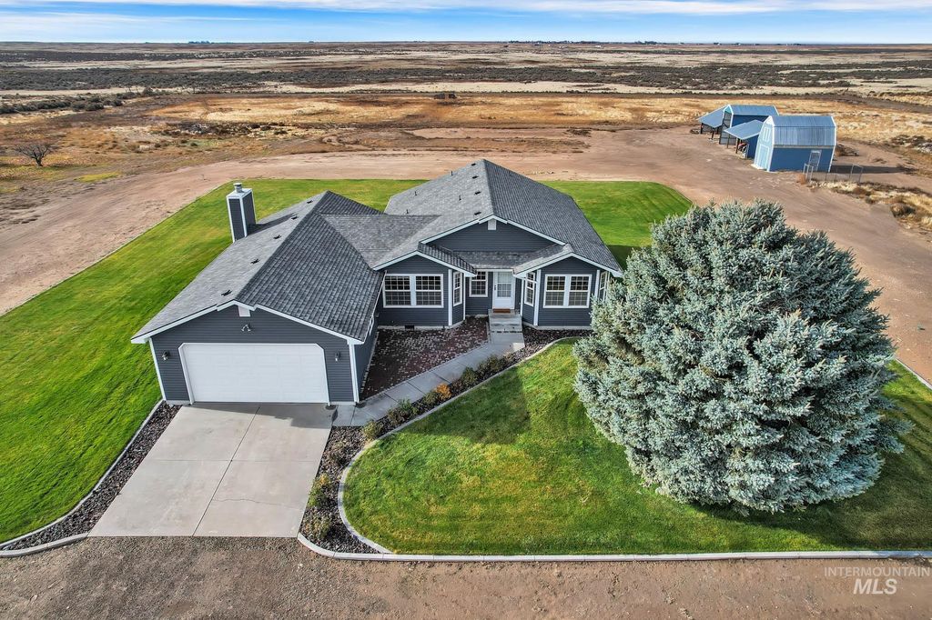 Photo of 4675 SW Lark Dr, Mountain Home, ID 83647 (MLS # 98968503)