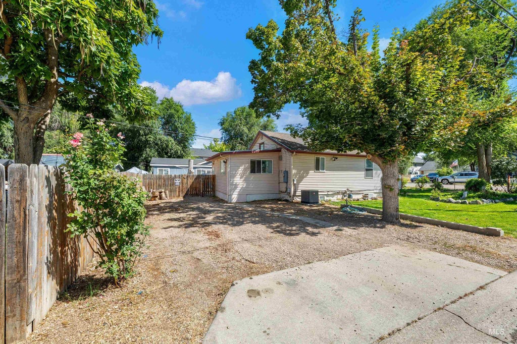 Photo of 503 20th Avenue N AVE, Nampa, ID 83687 (MLS # 98999668)