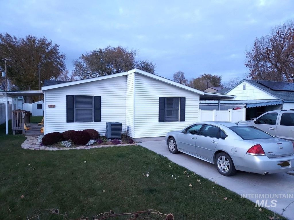 Photo of 319 2nd Street, Hazelton, ID 83335 (MLS # 98968858)