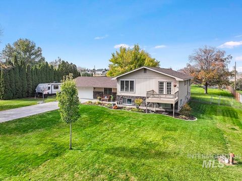 Photo of 1572 Briarwood Ln, Twin Falls, ID 83301 (MLS # 98965371)