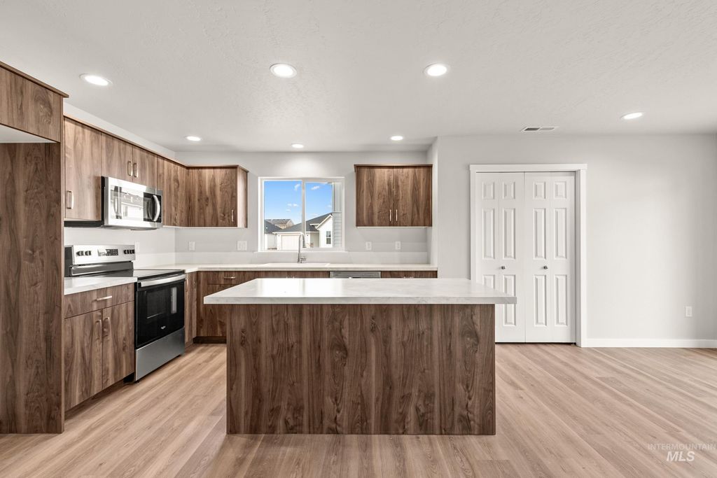 Photo of 13704 Redway Ct, Caldwell, ID 83607 (MLS # 98979265)