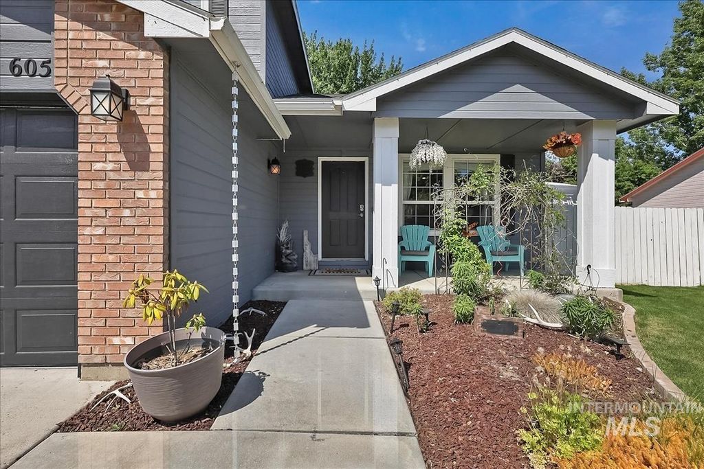 Photo of 605 Cornwall Way, Fruitland, ID 83619 (MLS # 98986340)