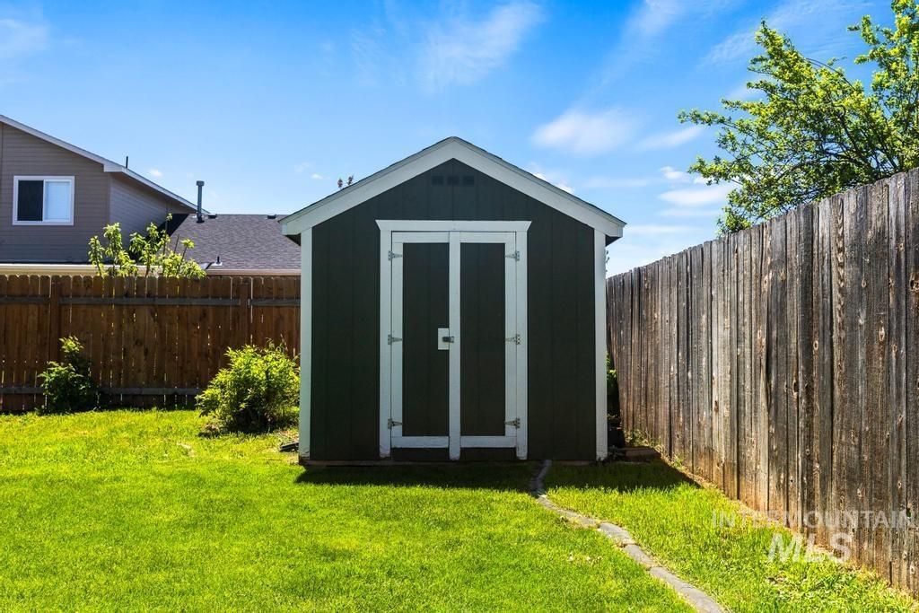 Photo of 1112 Gold Creek Drive, Caldwell, ID 83607 (MLS # 98985371)