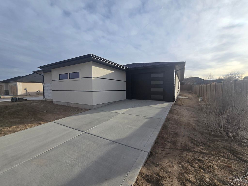Photo of 1517 Mountain View Dr, Twin Falls, ID 83301 (MLS # 98968095)