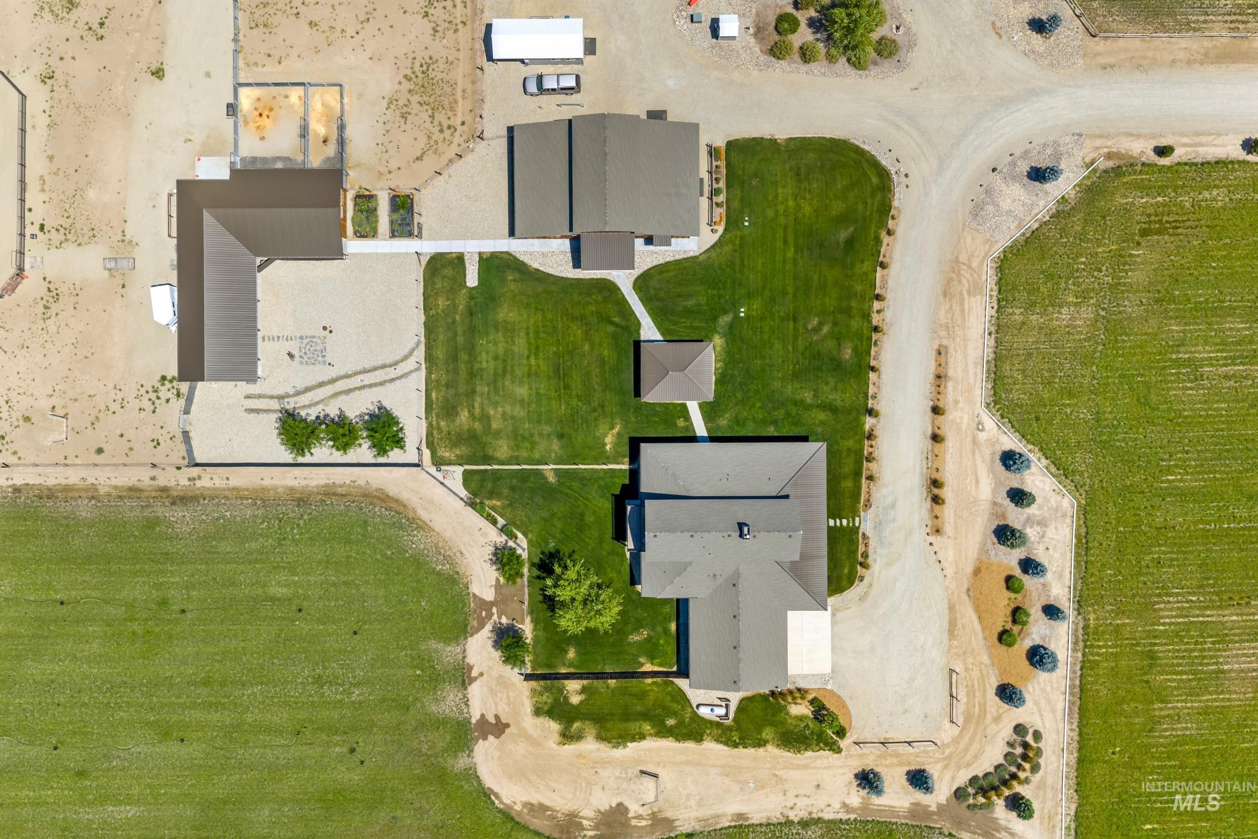 900 Robin Ln