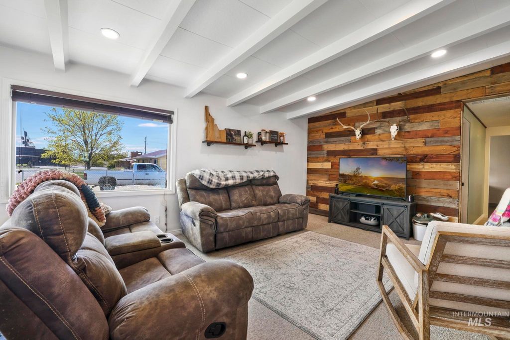 Photo of 939 Rosemont Dr, Twin Falls, ID 83301 (MLS # 98981455)