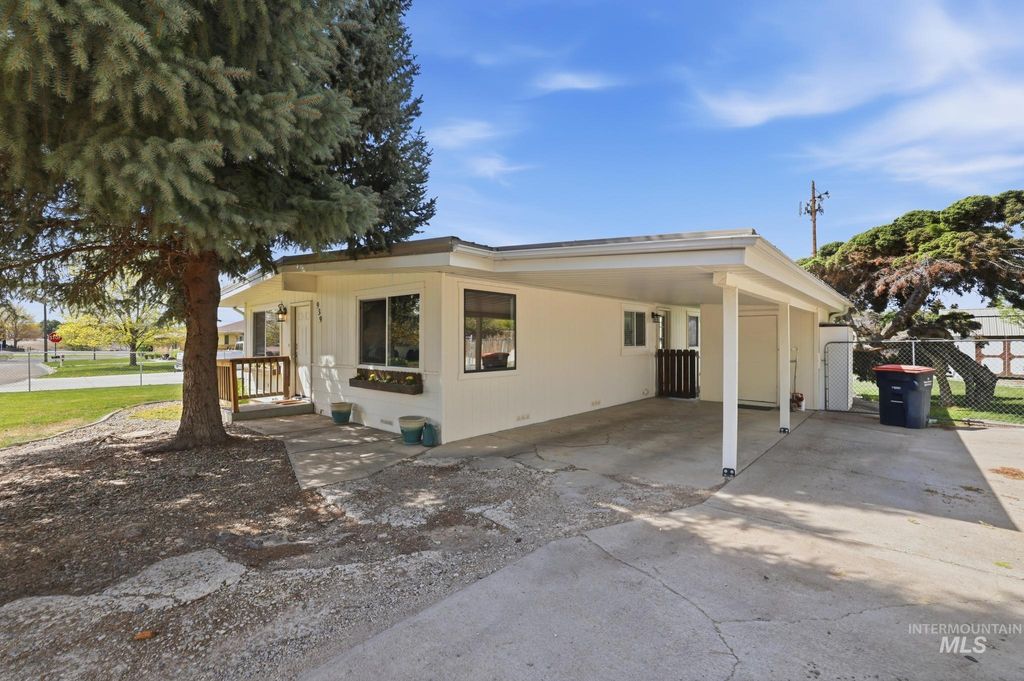 Photo of 939 Rosemont Dr, Twin Falls, ID 83301 (MLS # 98981455)