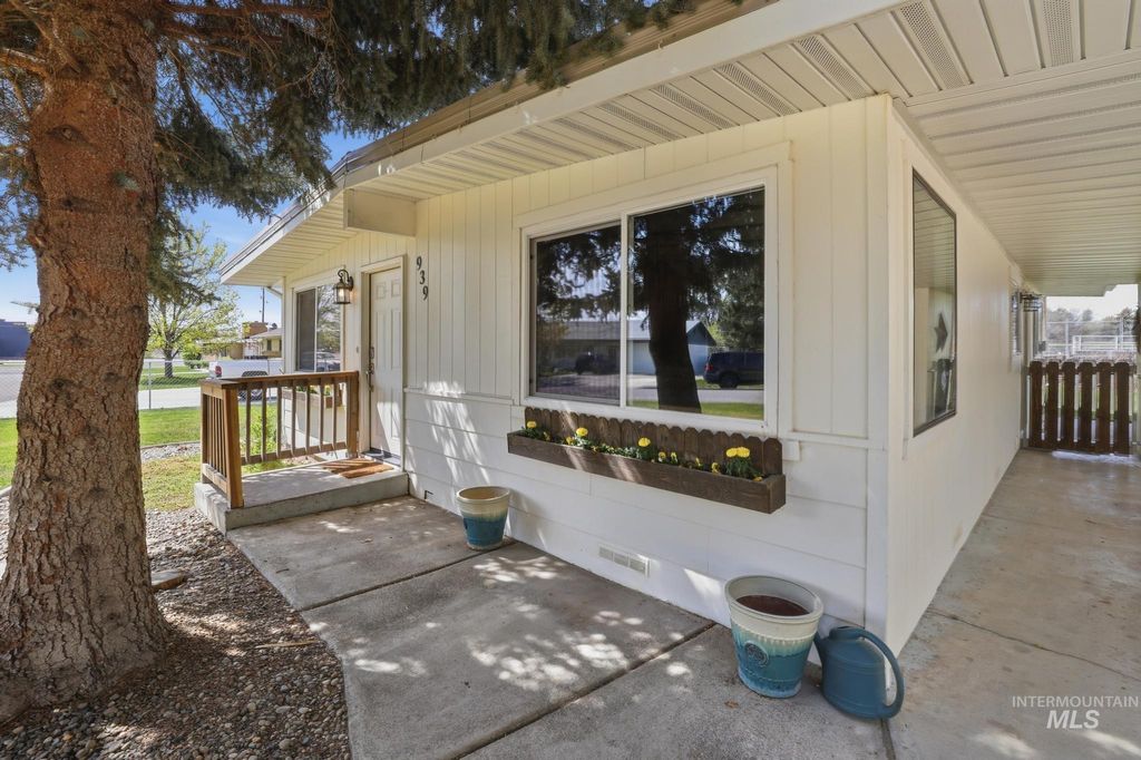 Photo of 939 Rosemont Dr, Twin Falls, ID 83301 (MLS # 98981455)