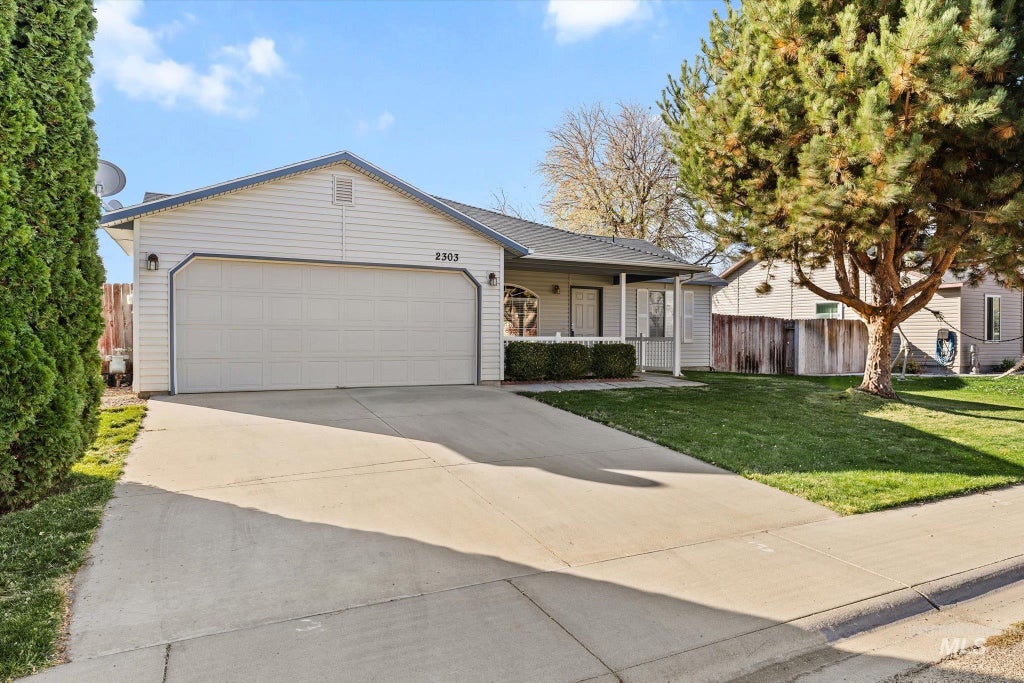 Photo of 2303 W Windmill Ave, Nampa, ID 83651 (MLS # 99005161)