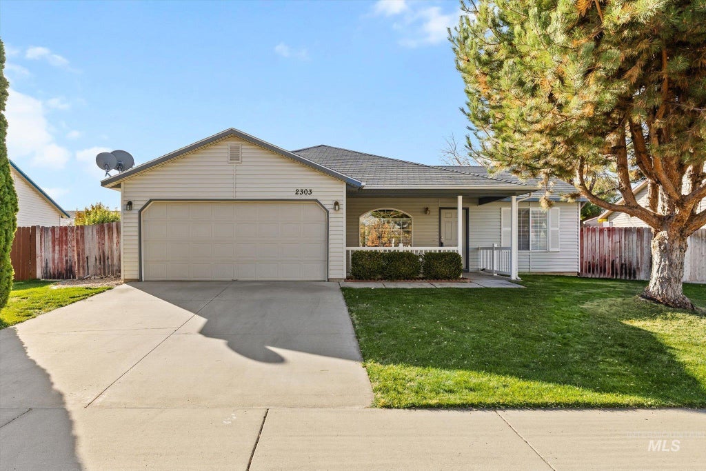 Photo of 2303 W Windmill Ave, Nampa, ID 83651 (MLS # 99005161)