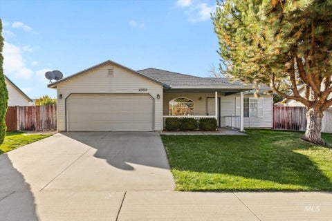 Photo of 2303 W Windmill Ave, Nampa, ID 83651 (MLS # 99005161)