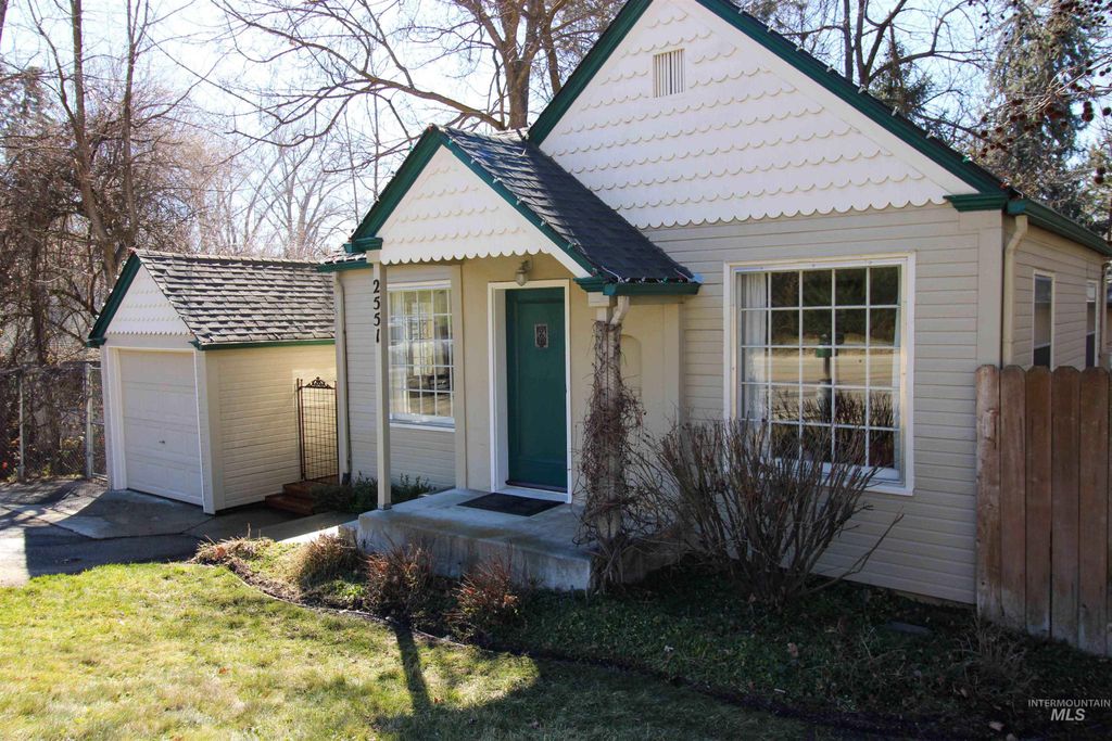 Photo of 2551 W Hill Rd, Boise, ID 83702 (MLS # 98975125)