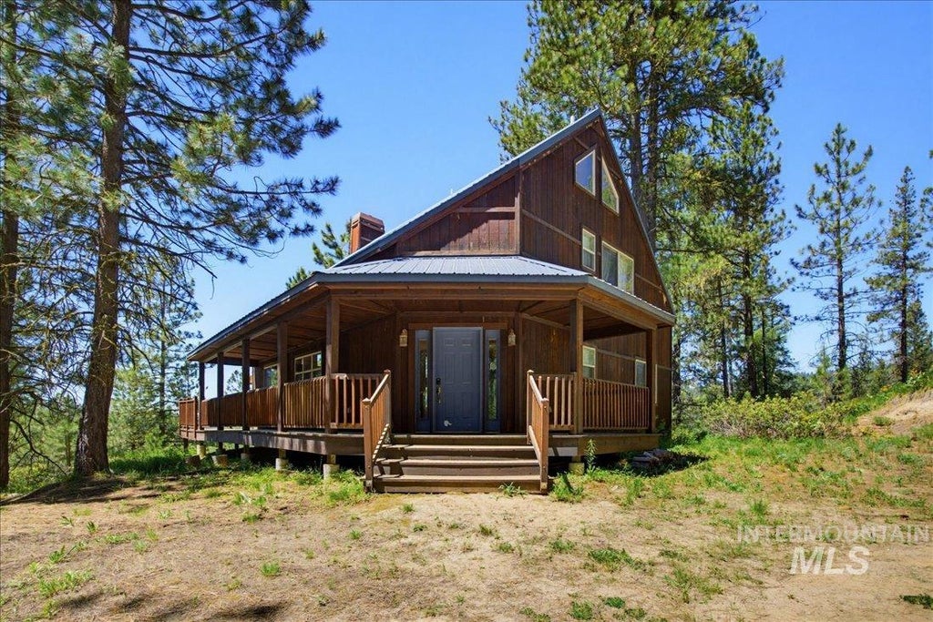 Photo of 51 Ranch Cir, Cascade, ID 83611 (MLS # 98990155)