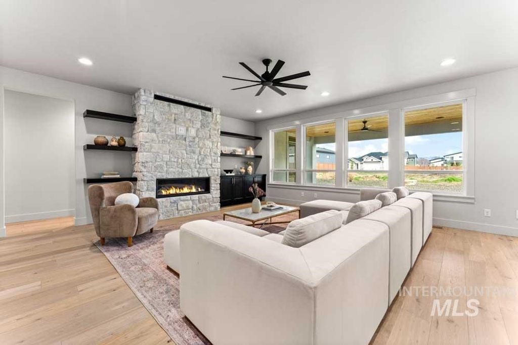 Photo of 870 N Creekwater Ave #Lot 6 Block 5, Eagle, ID 83616 (MLS # 98978612)