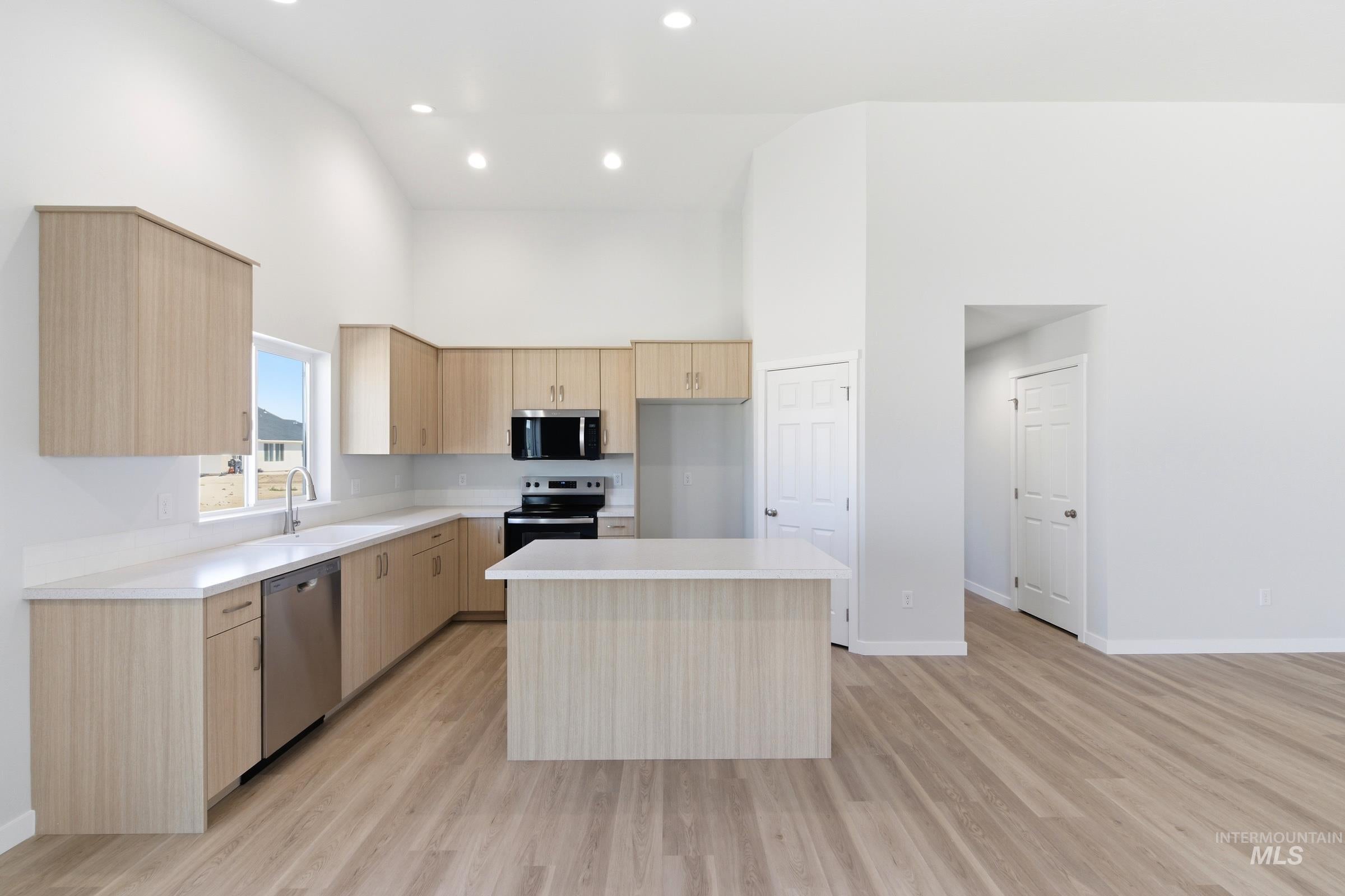 4504 S Amsterdam Ave
