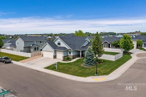 Photo of 11592 W Shortcreek St, Star, ID 83669 (MLS # 98979720)