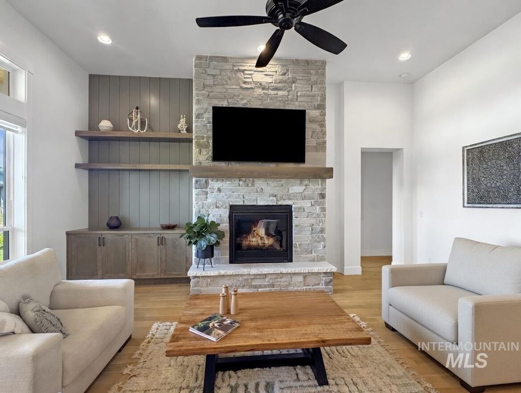 Photo of 501 S Prospector Ln, Eagle, ID 83616 (MLS # 98984000)