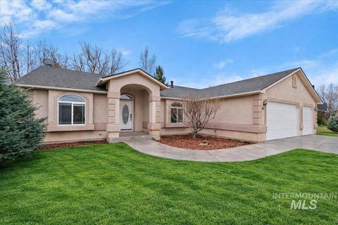 Photo of 435 Bitterbrush Ave, Nampa, ID 83686 (MLS # 98976859)