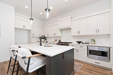 Photo of 724 S Calhoun Ln, Star, ID 83669 (MLS # 98963868)