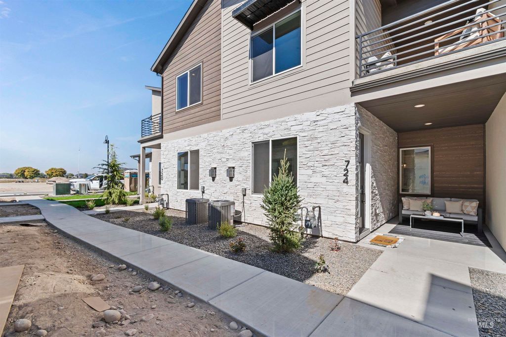Photo of 724 S Calhoun Ln, Star, ID 83669 (MLS # 98963868)