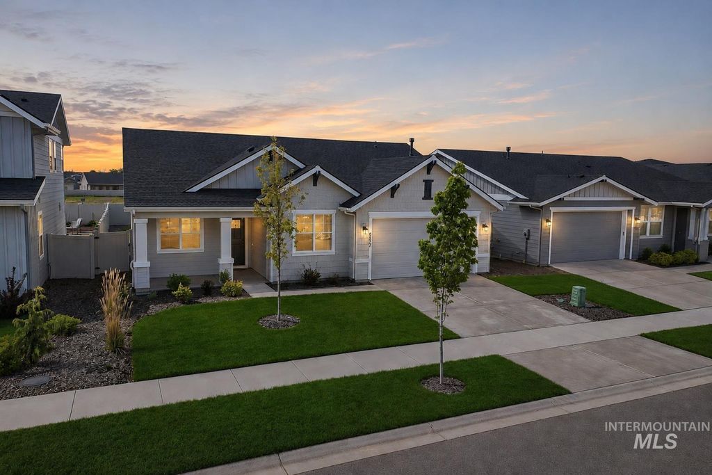Photo of 9077 W Bowie Street, Star, ID 83669 (MLS # 98985773)