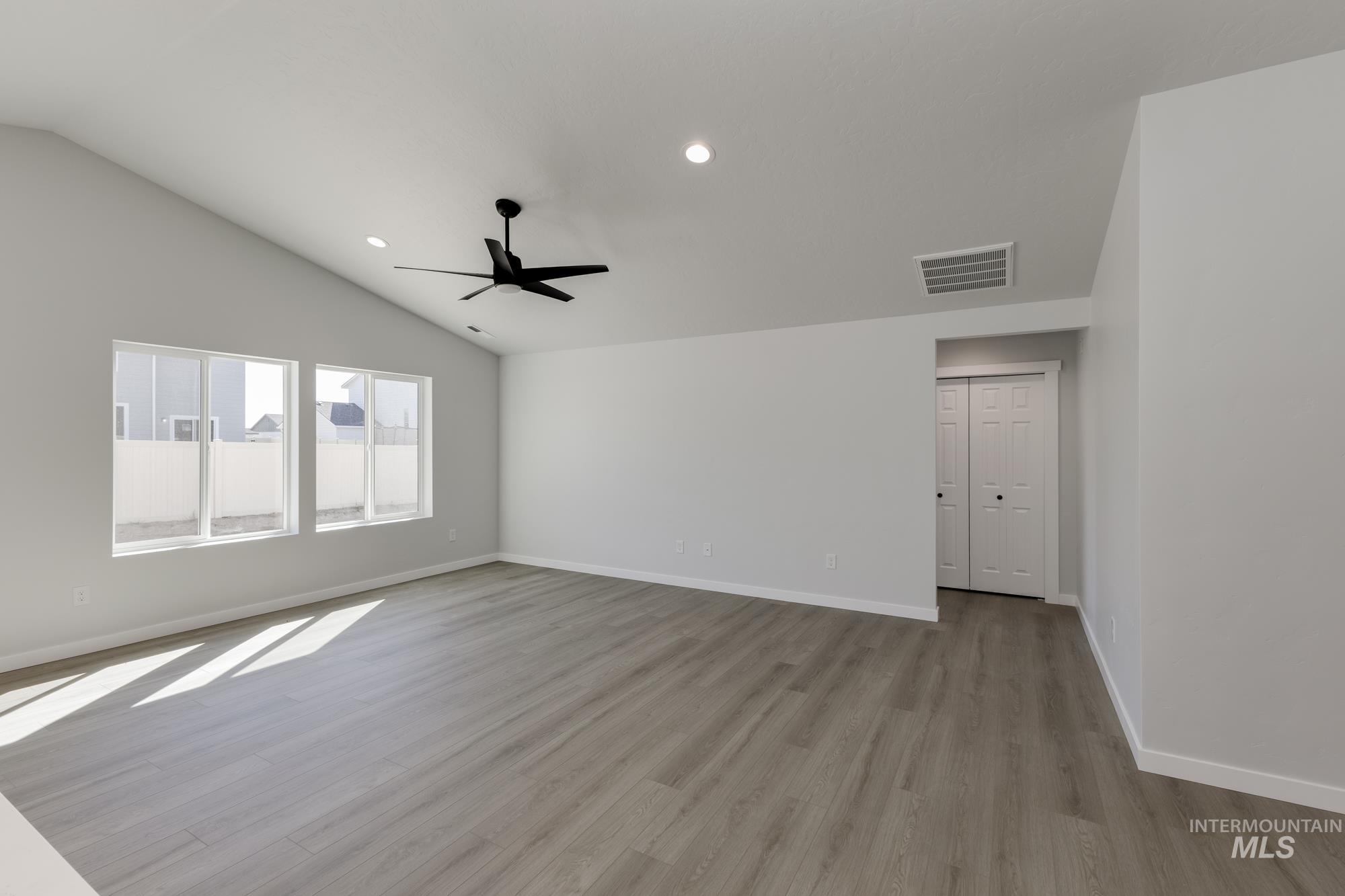 Unfurnished room featuring lofted ceiling, light wood-style floors, recessed lighting, and ceiling fan
