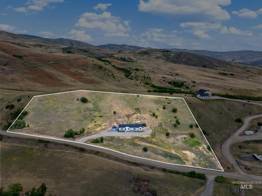 Photo of 159 Porter Creek Rd, Horseshoe Bend, ID 83629 (MLS # 98954400)