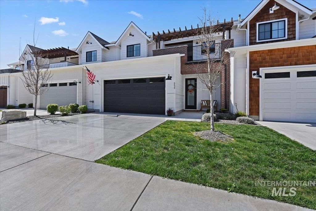 Photo of 6639 N Asissi Ln, Meridian, ID 83646 (MLS # 98980374)