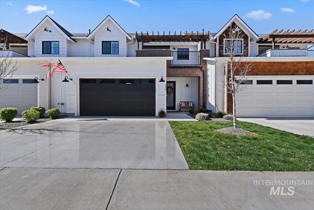 Photo of 6639 N Asissi Ln, Meridian, ID 83646 (MLS # 98980374)