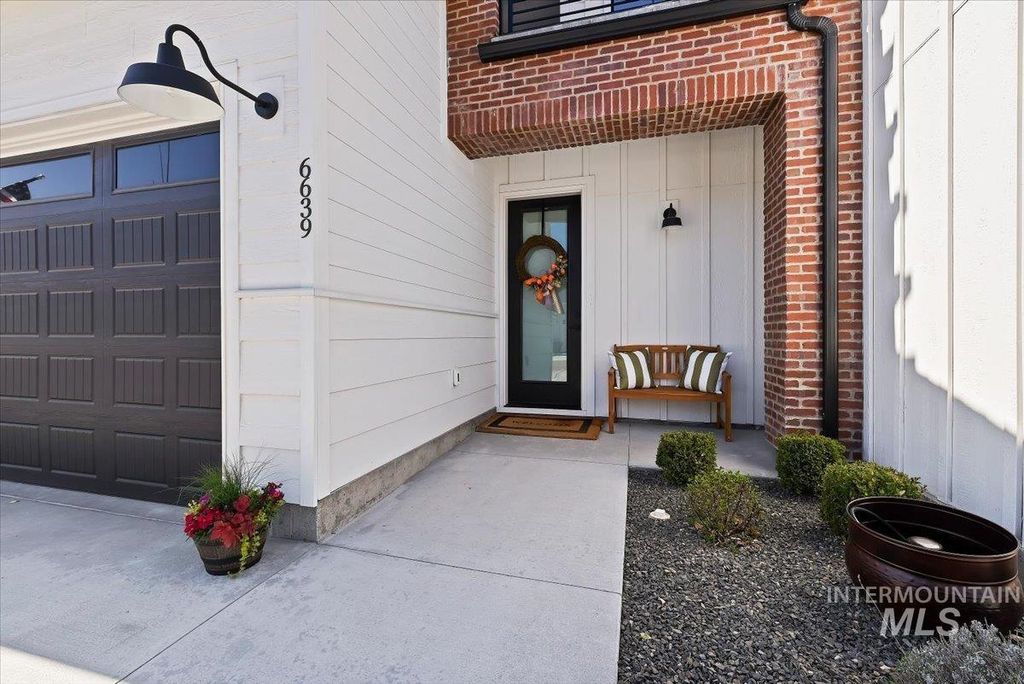 Photo of 6639 N Asissi Ln, Meridian, ID 83646 (MLS # 98980374)