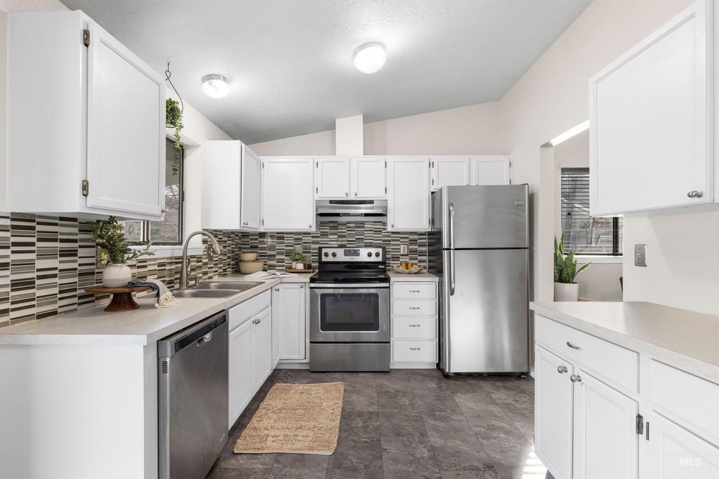 Photo of 1408 W Lowry Street, Meridian, ID 83646 (MLS # 98979145)