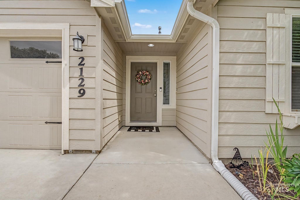 Photo of 2129 E Elm Grove Dr, Nampa, ID 83686 (MLS # 98992278)