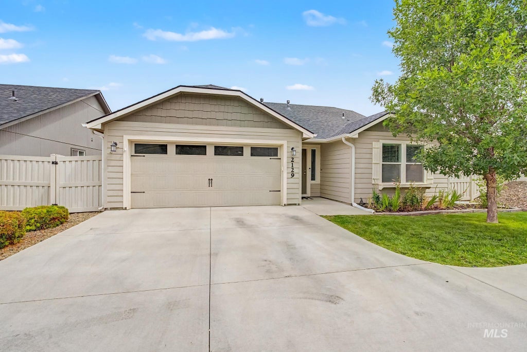 Photo of 2129 E Elm Grove Dr, Nampa, ID 83686 (MLS # 98992278)
