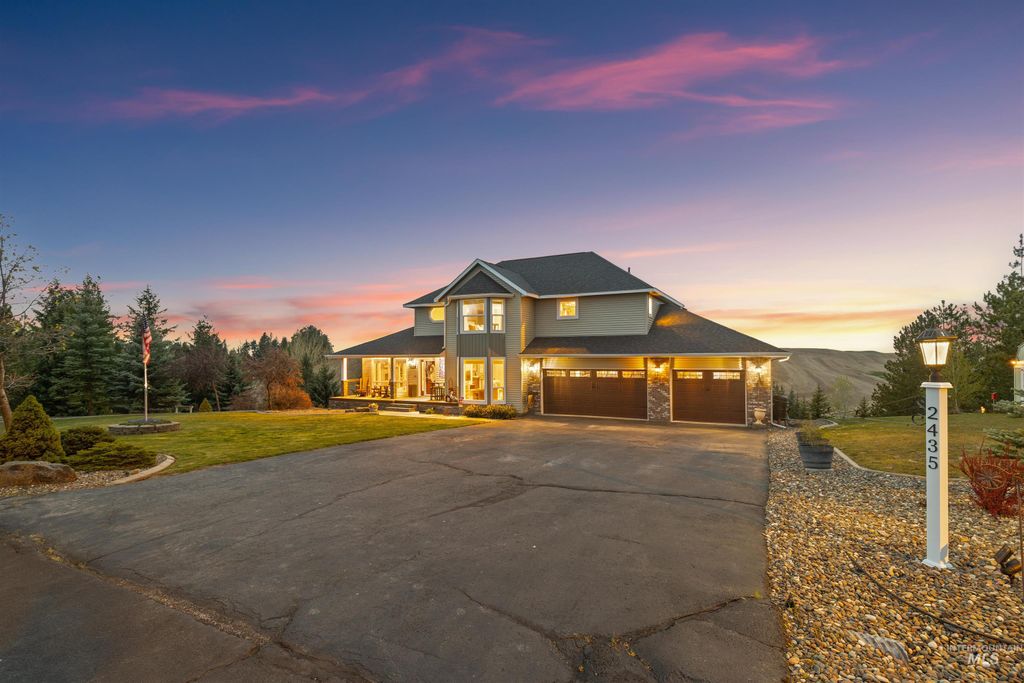 Photo of 2435 Arborcrest Rd, Moscow, ID 83843 (MLS # 98981787)