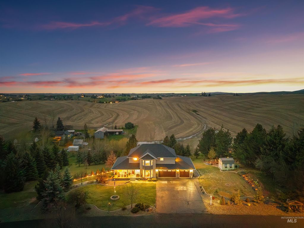 Photo of 2435 Arborcrest Rd, Moscow, ID 83843 (MLS # 98981787)