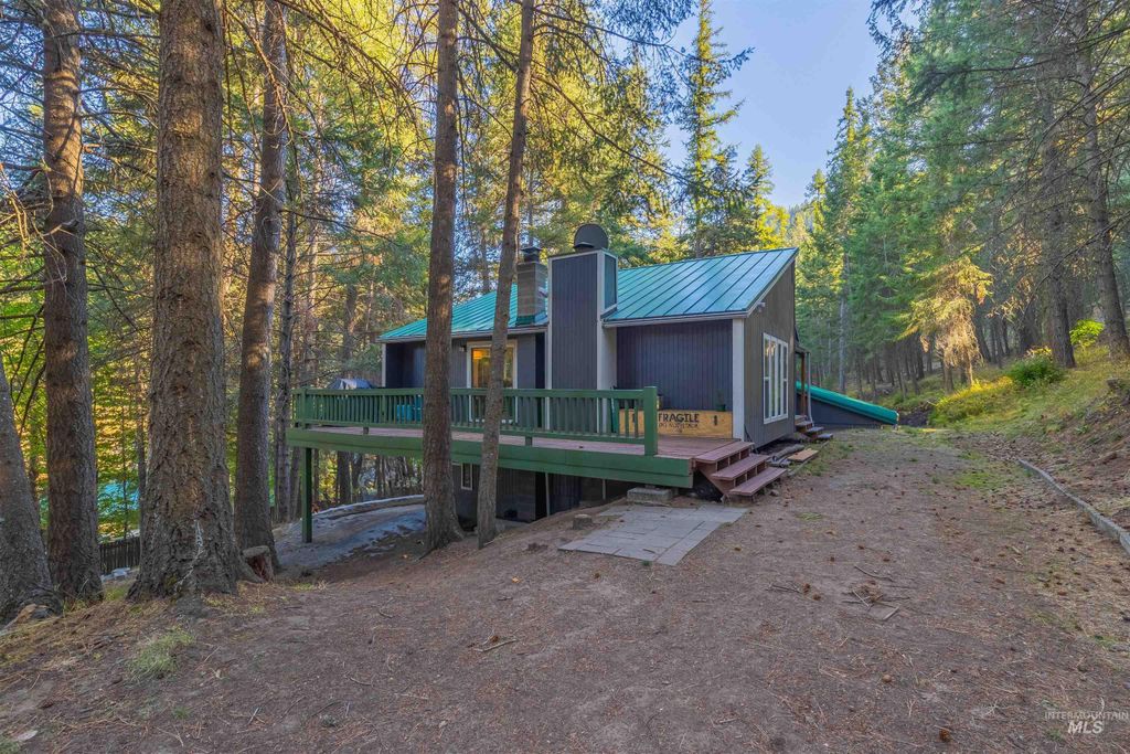 Photo of 20235 Valley View Dr, Lewiston, ID 83501 (MLS # 98971365)