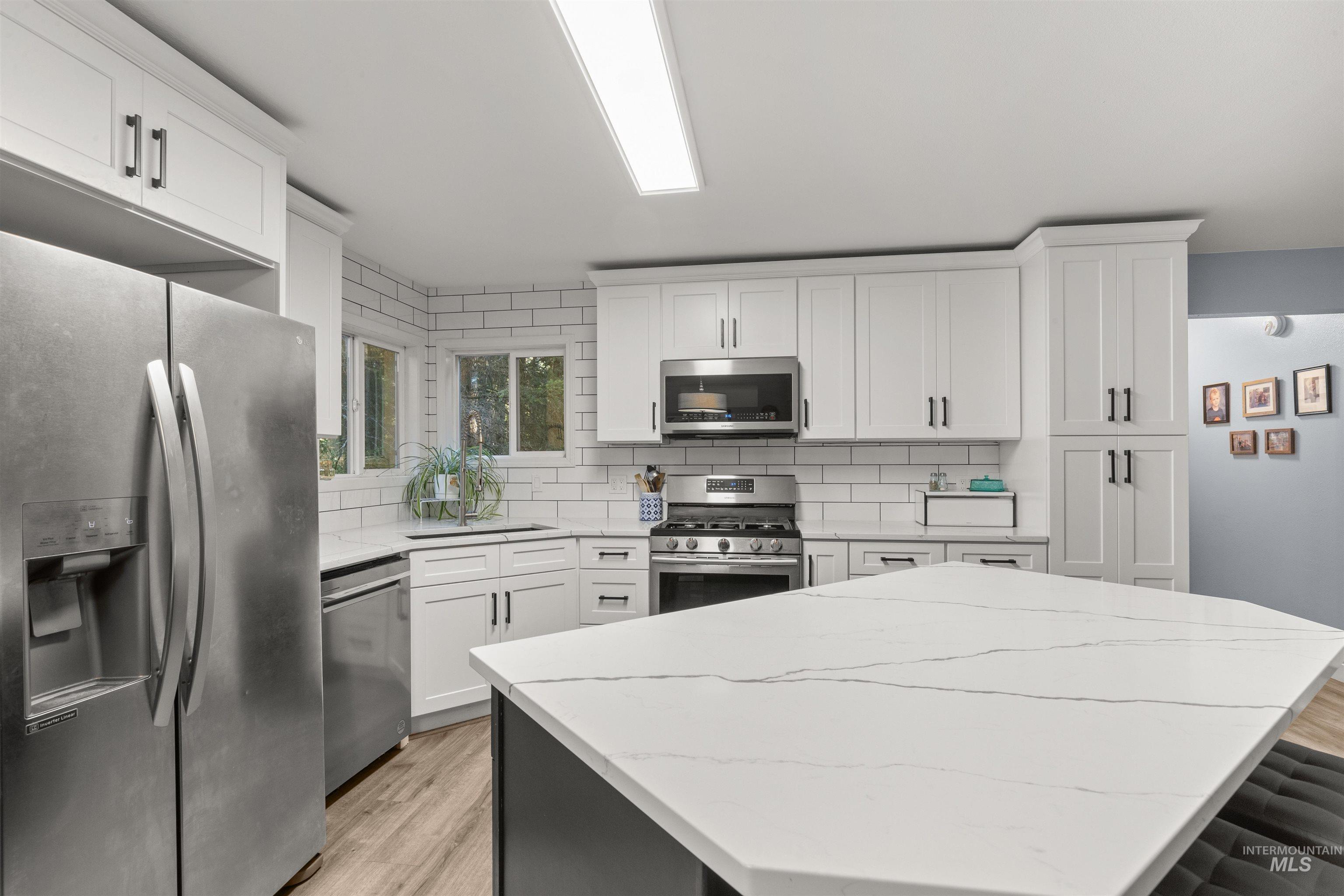 20235 Valley View Dr