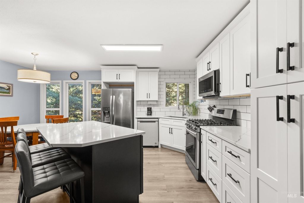 Photo of 20235 Valley View Dr, Lewiston, ID 83501 (MLS # 98971365)